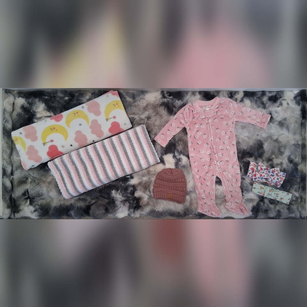 BUNDLE BABY GIRL, 3/6 MOS,2 Receiving Blanket, 1 Baby Romper, 1 Cap, 2 Headbands